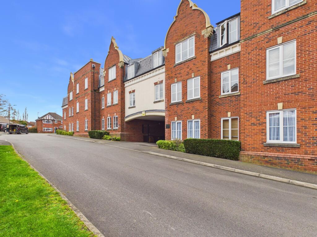 2-bed flat on Duesbury Place, Mickleover, £145,000