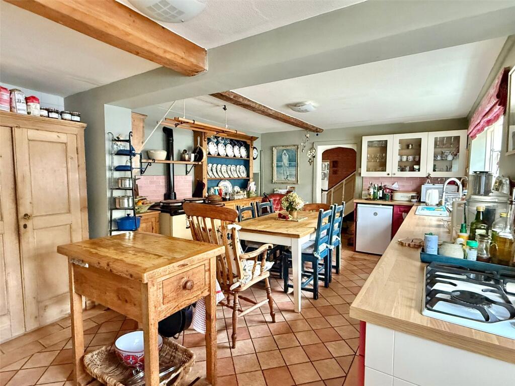 Barnes Lane, Milford on Sea, Lymington, Hampshire, SO41 photo 4
