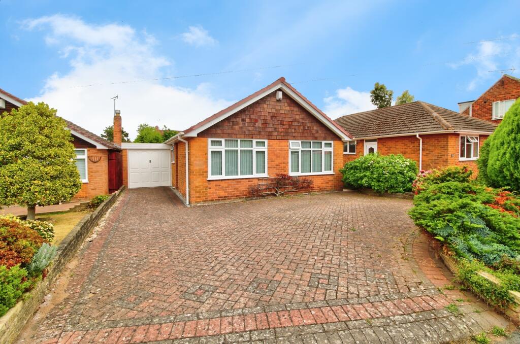 2-bed bungalow on Kingswood Road, Kingswinford, DY6, £325,000