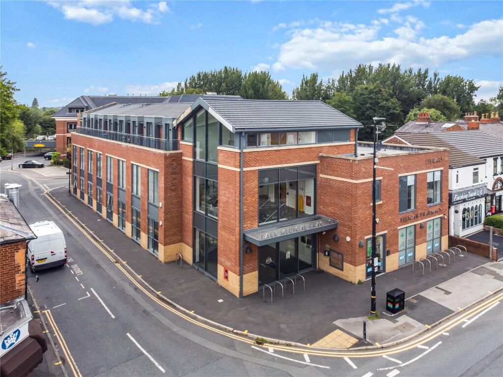 1-bed flat on Stockport Road, Timperley, Altrincham, Greater Manchester, WA15, £112,500
