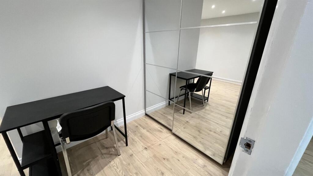 Apartment in Leeds - View 5