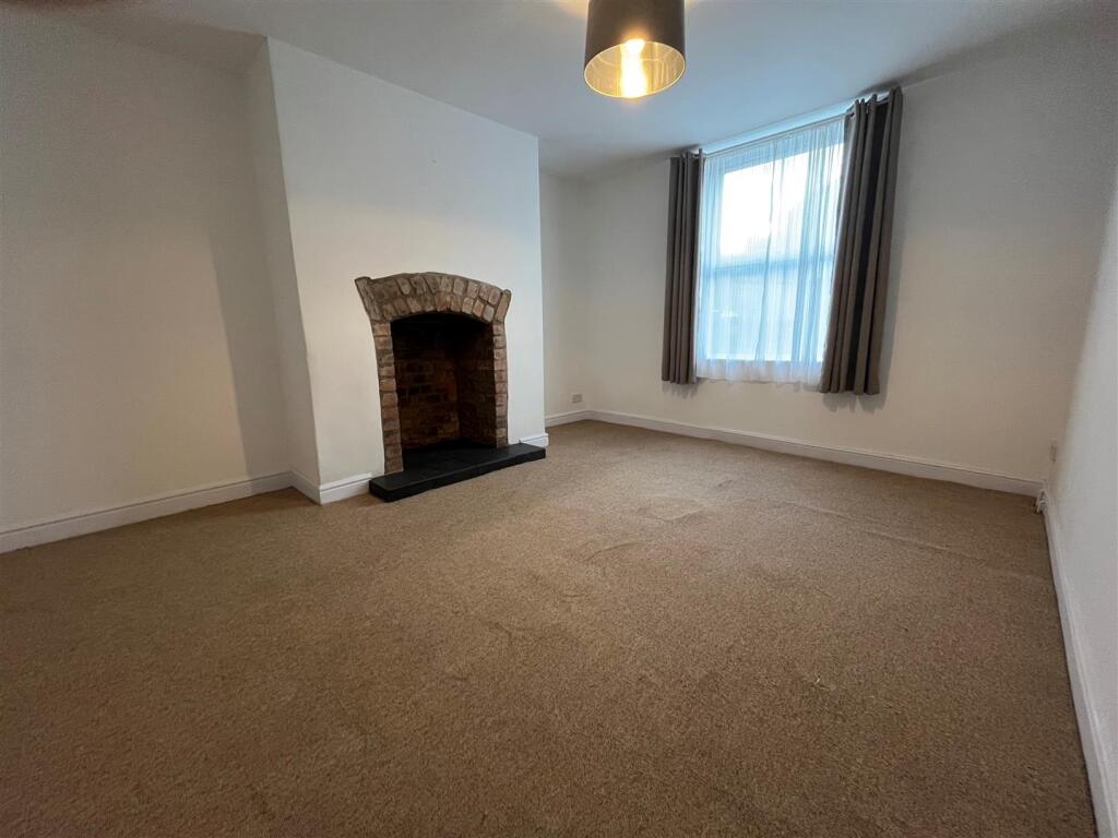 Apartment in Gloucester - View 4