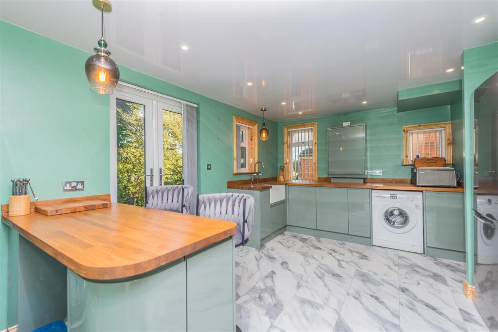 House in Leeds, Cockersdale, Drighlington - View 2