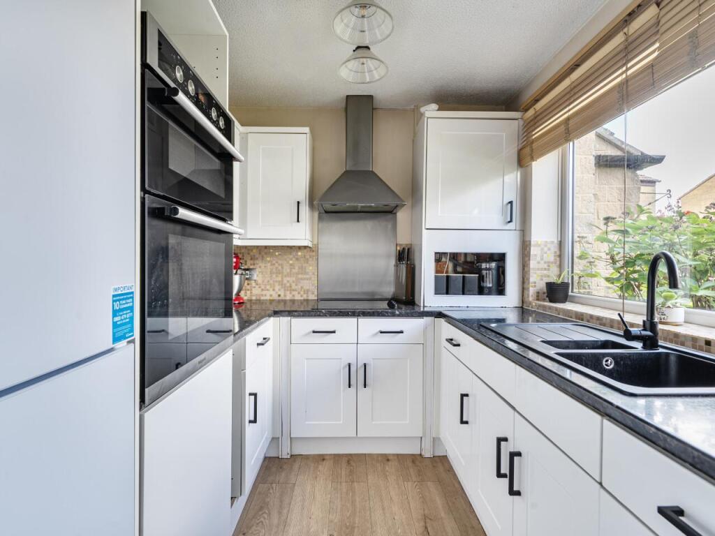 Clarks Close, Brympton, Yeovil photo 4