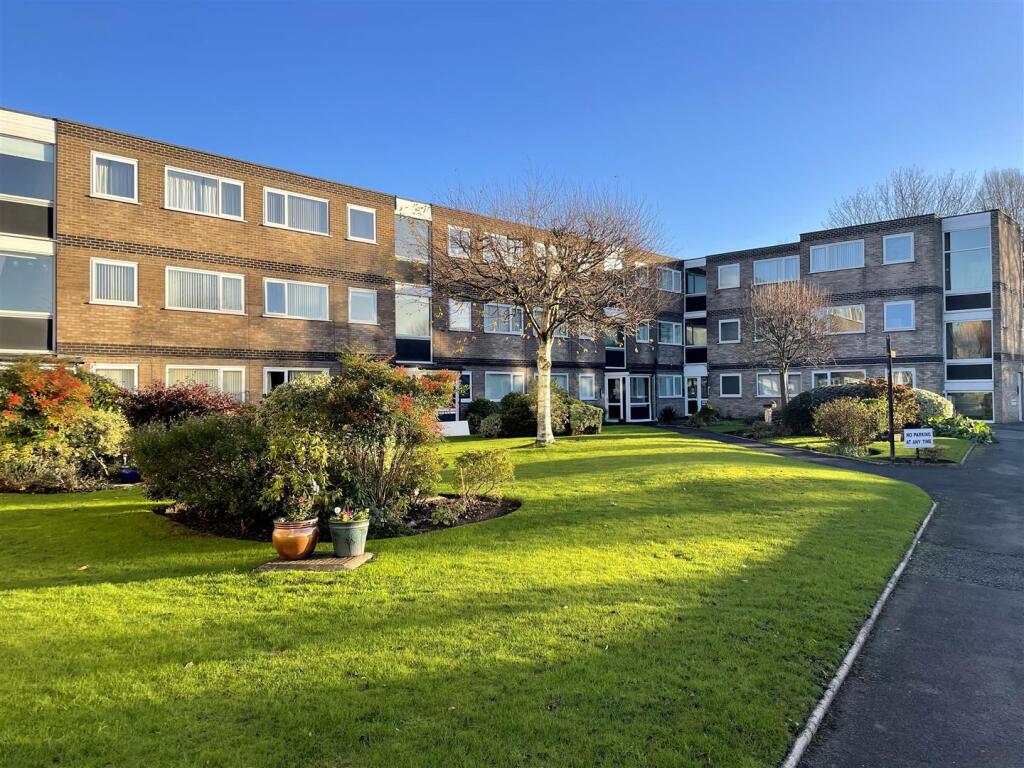 Albany Court, Urmston, Manchester, M41 photo 2
