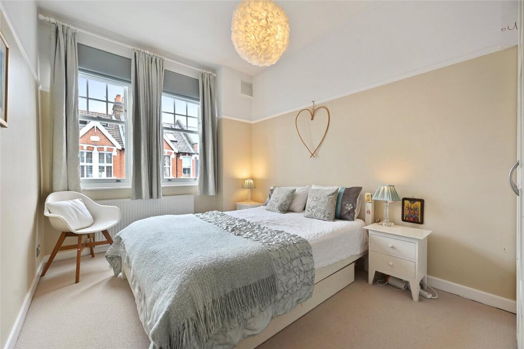 House in London - View 5