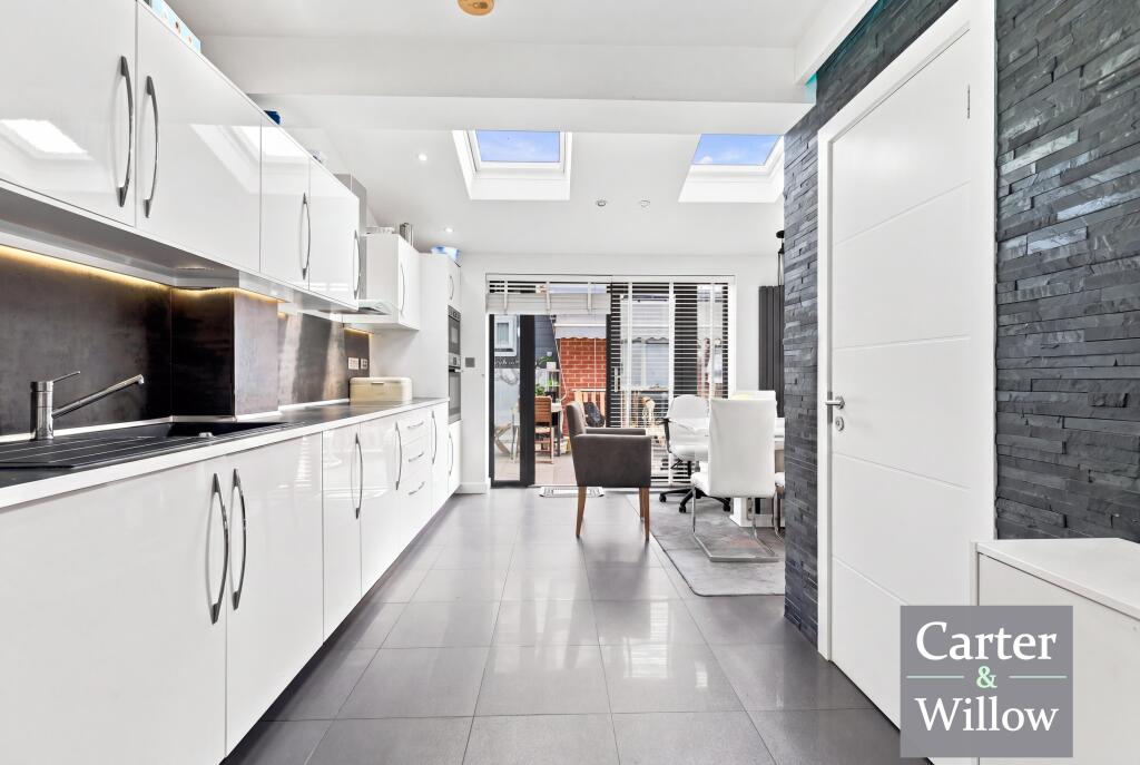 House in Romford - More