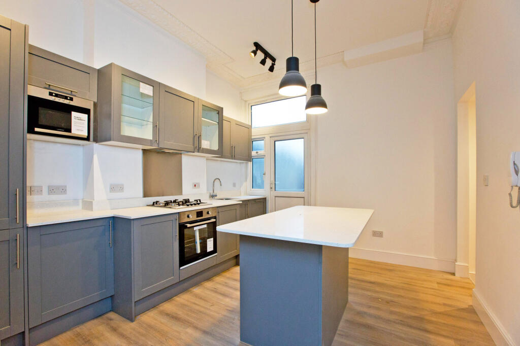 Main image of property: Green Lanes, London, N8