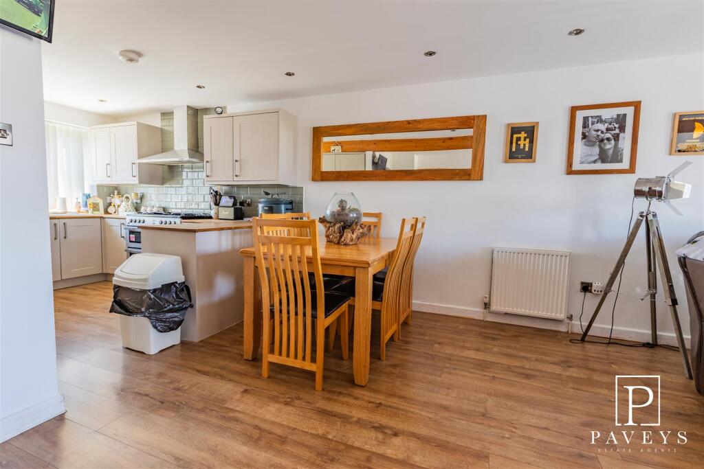 Little Clacton Road, Great Holland, Frinton-On-Sea photo 4