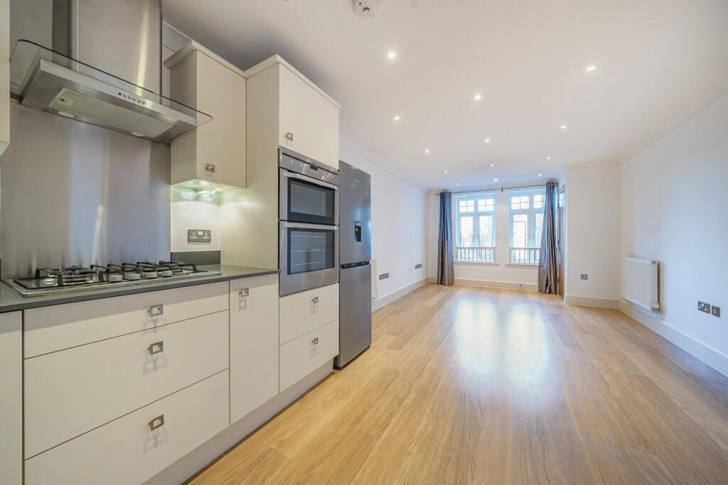 Apartment in Kingston upon Thames - More