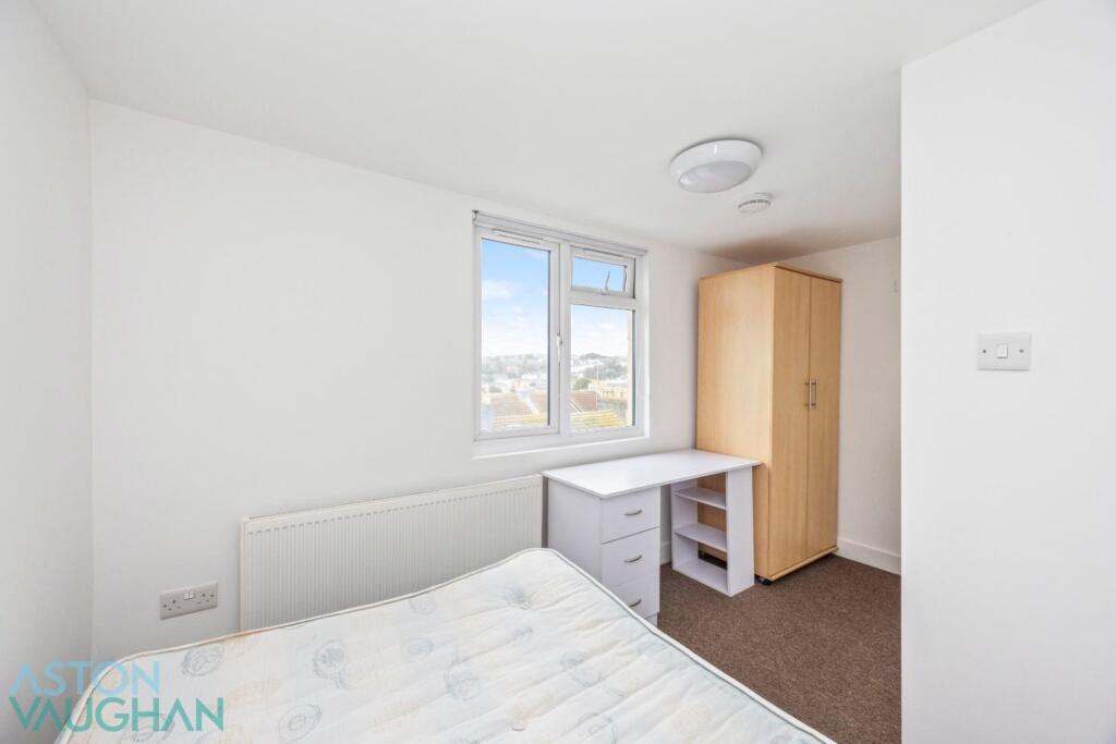 5 bedroom terraced house for rent
