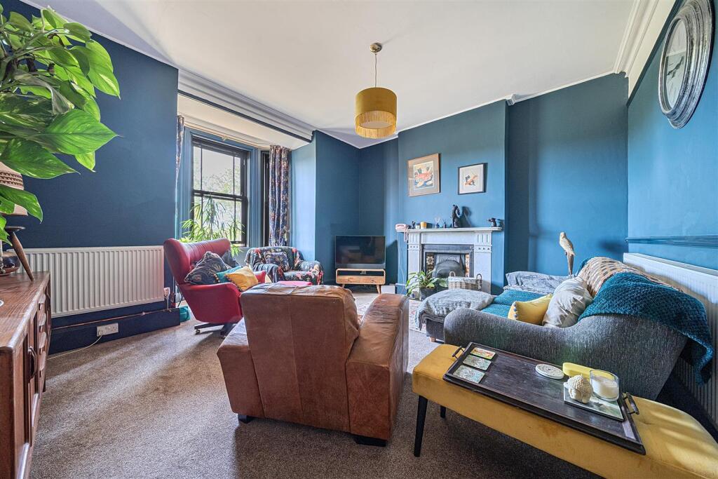 House in Llandrindod Wells - More
