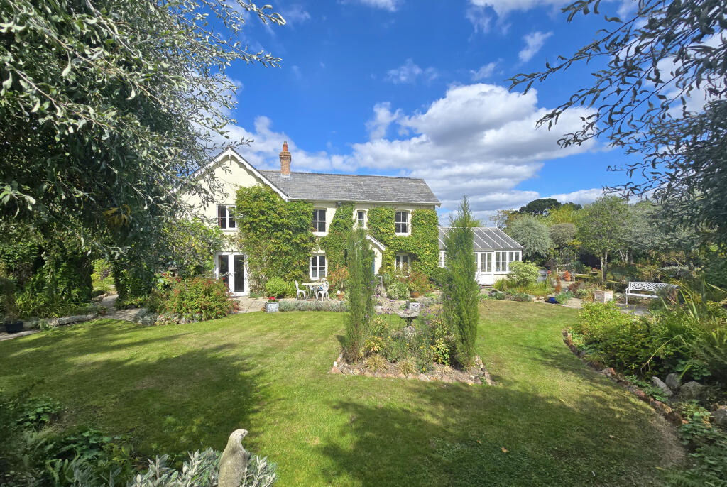 4-bed detached on Upper Common Road, Pennington, Lymington, Hampshire, SO41, £1,400,000