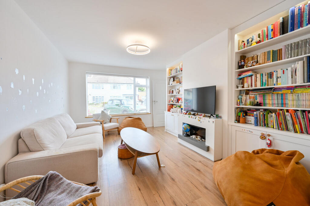 Barton Green, New Malden, KT3 photo 4