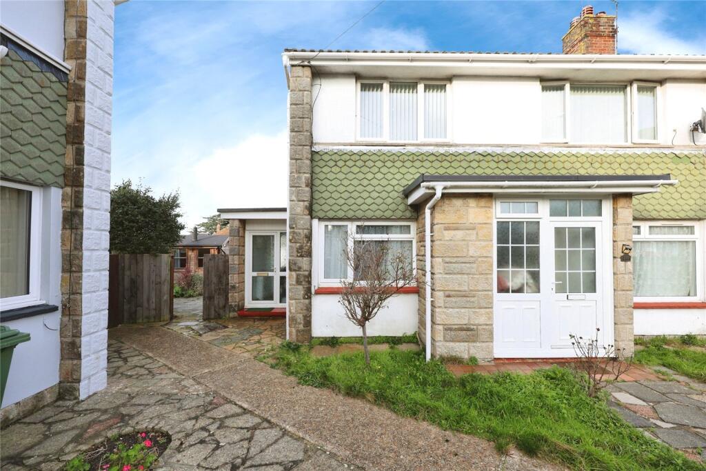 2-bed flat on Grasmere Avenue, Ryde, Isle of Wight, PO33, £219,950