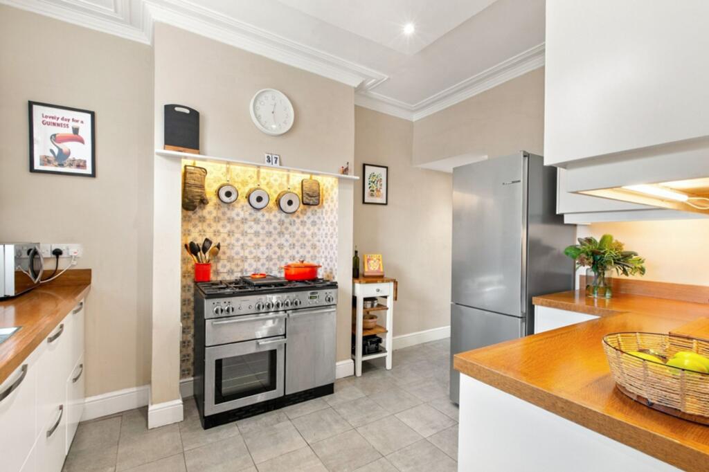 House in Leeds, West Yorkshire - View 5