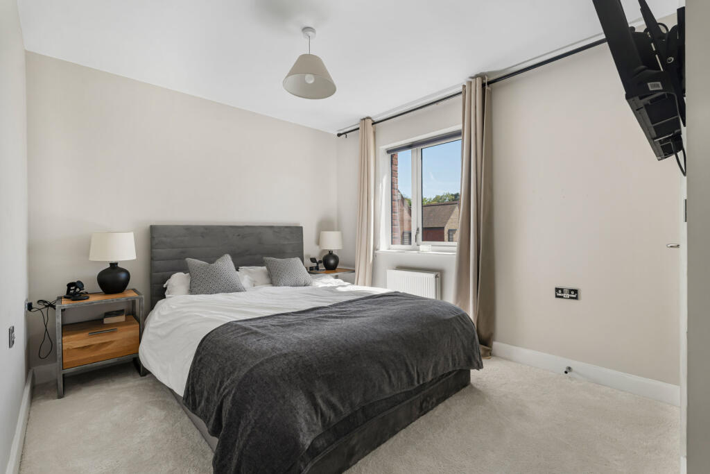 House in East Hampshire, Bordon, Whitehill - More