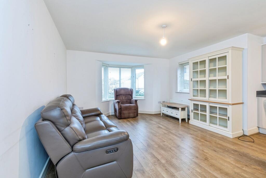 Gudgeon Crescent, ROCHESTER, Kent, ME3 photo 4