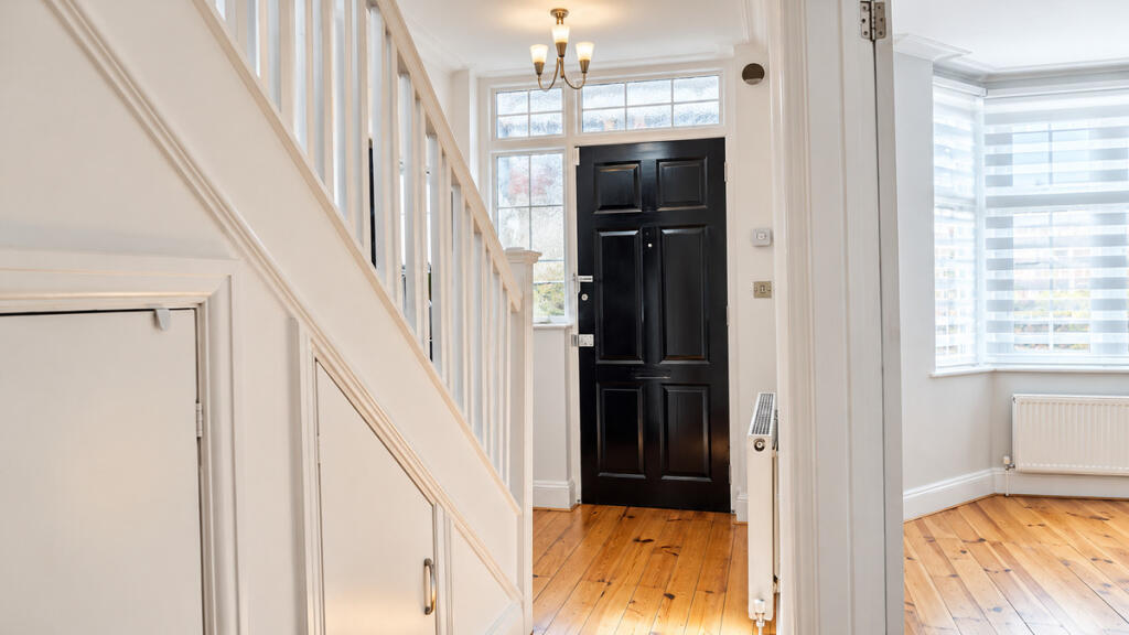 House in London - View 2