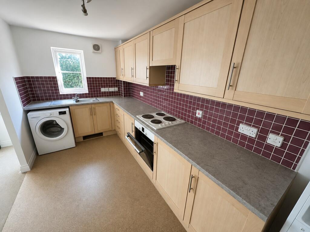 Apartment in Yeovil, Brympton - View 4
