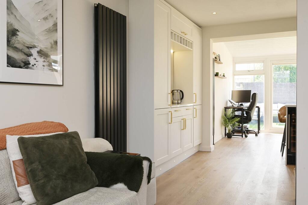 House in Edinburgh, East Craigs - View 5