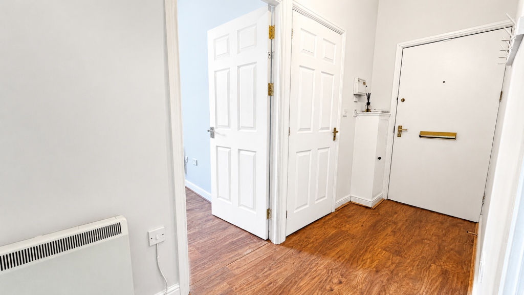 Apartment in Stockport, Heaviley, Shaw Heath - View 5