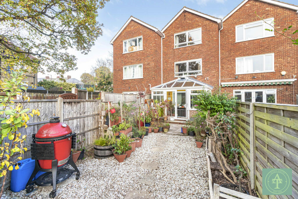 Main image of property: Linden Way, Souhtgate, N14