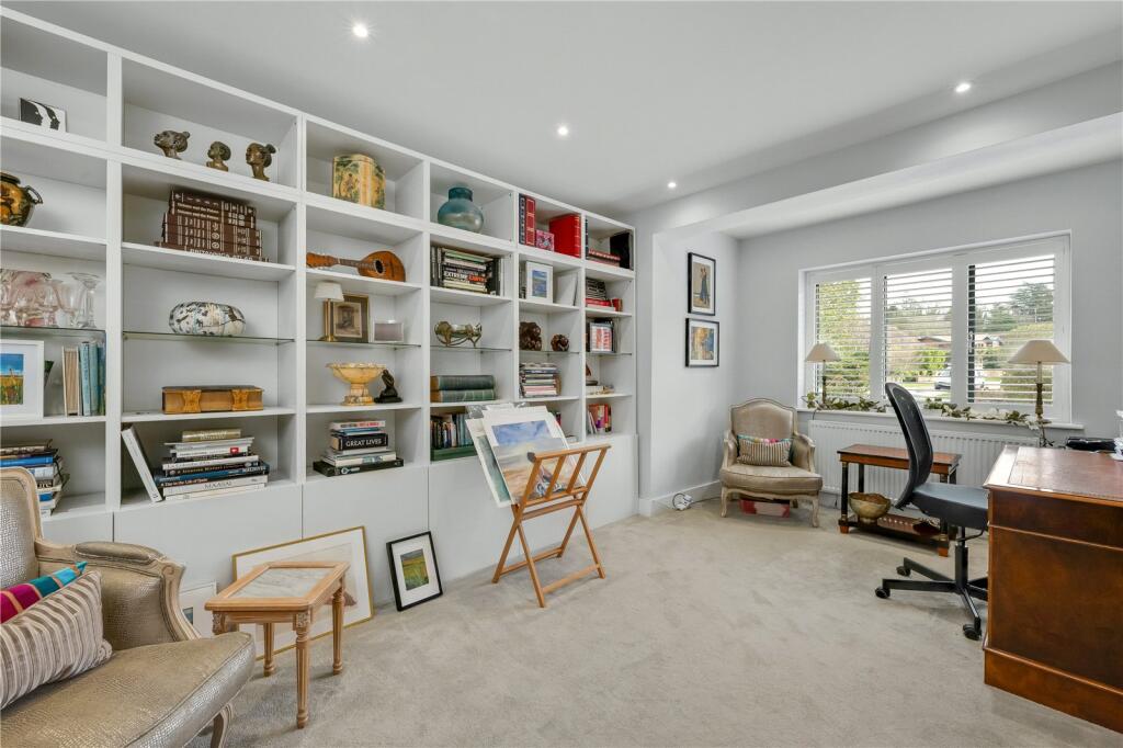 Courtlands Avenue, Esher, Surrey, KT10 – další