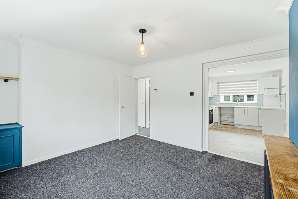 Apartment in Kenningtons, Essex - View 4
