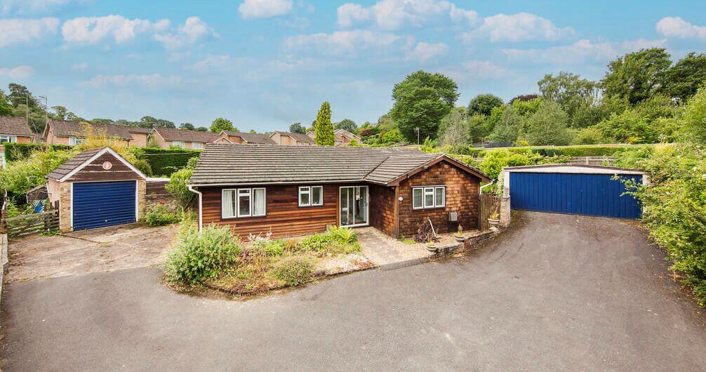 3-bed detached on 15 Pinewood Road, Tunbridge Wells, Kent, TN2 3SH, £600,000