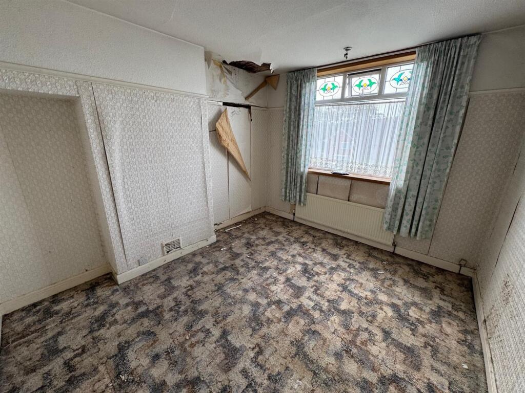 House in Stoke-on-Trent - More
