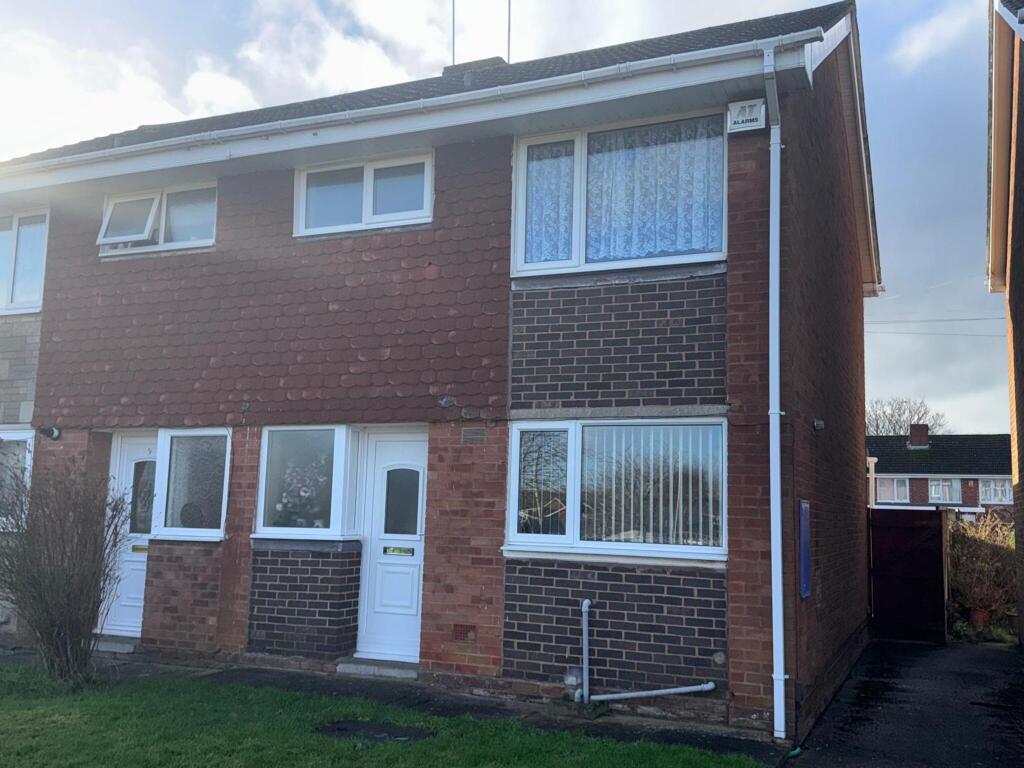 Main image of property: 11 Oakleigh Walk, Kingswinford, DY6