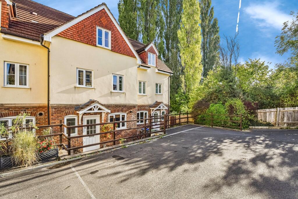 Main image of property: London Road, CHIPPENHAM