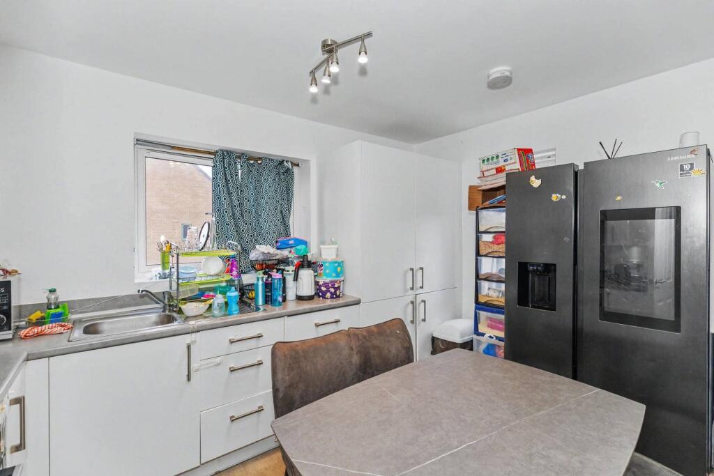 Apartment in Northampton - More