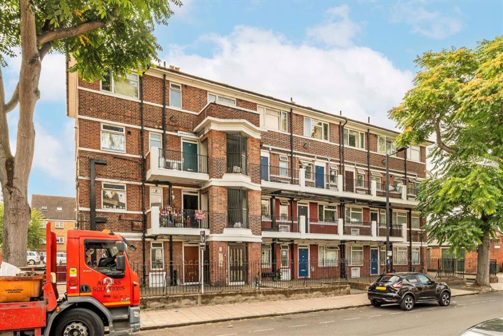 Apartment in London - More
