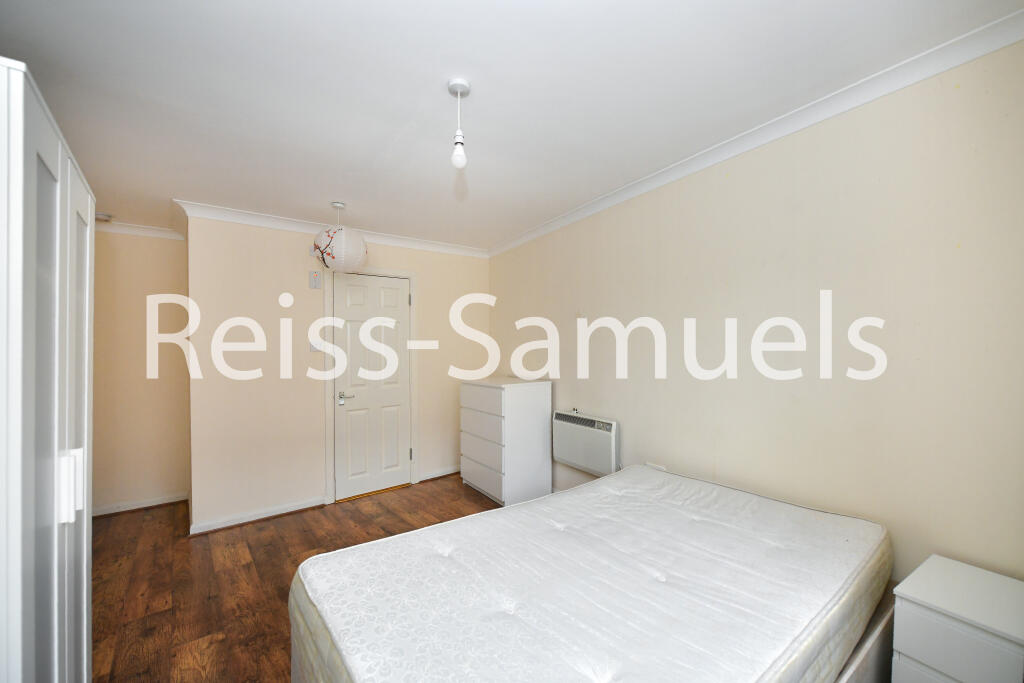 5 bedroom town house for rent