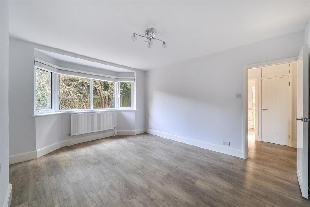 Apartment in Kingston upon Thames - View 5