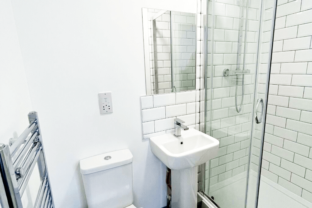 Apartment in Wirral, Liverpool City Region - View 2