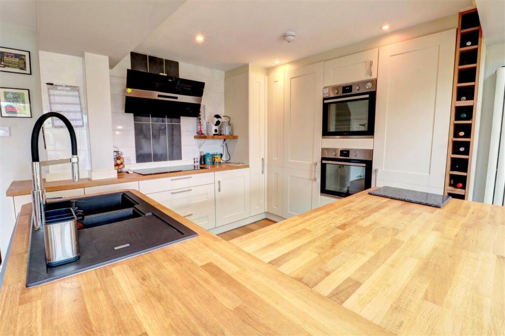 Hadrian Drive, Coleshill photo 5
