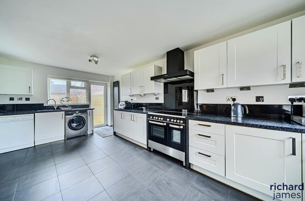 Danestone Close, Middleleaze, Swindon, SN5 photo 2