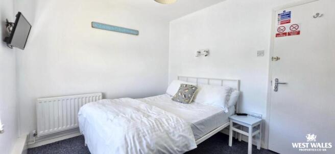 Bedroom 8 (1).jpg