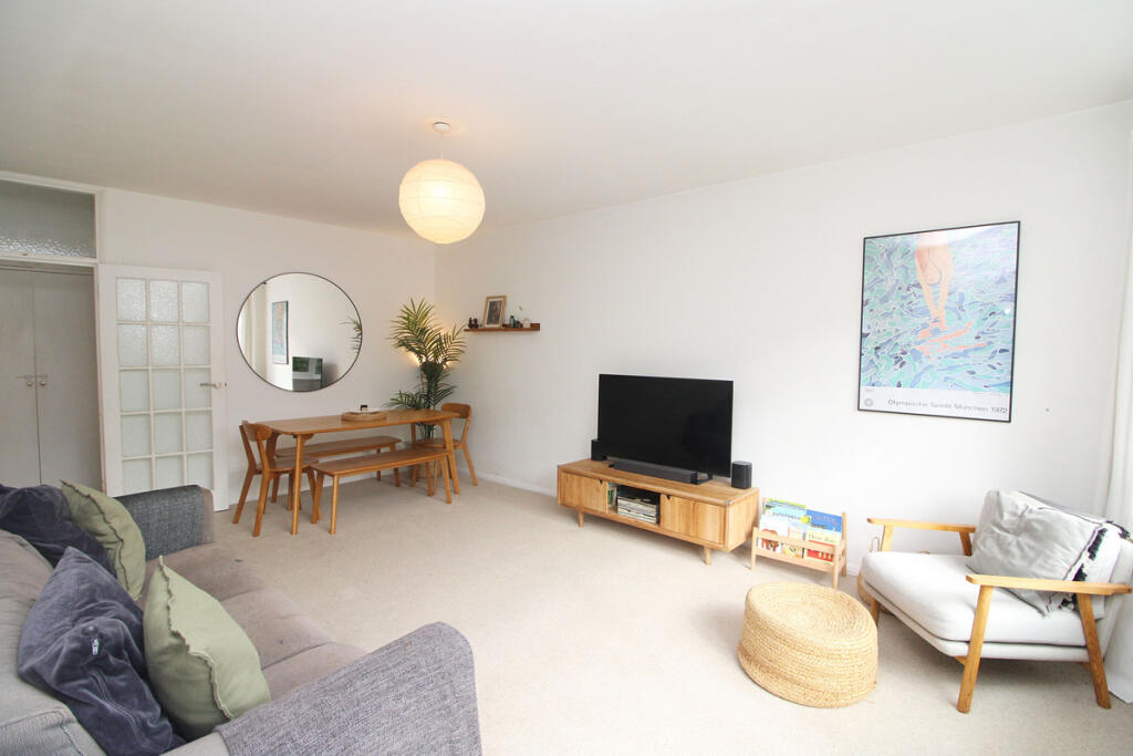 Apartment in Hove, Brighton and Hove - View 4