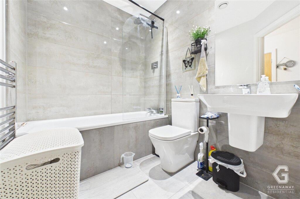 Apartment in Redhill - View 4