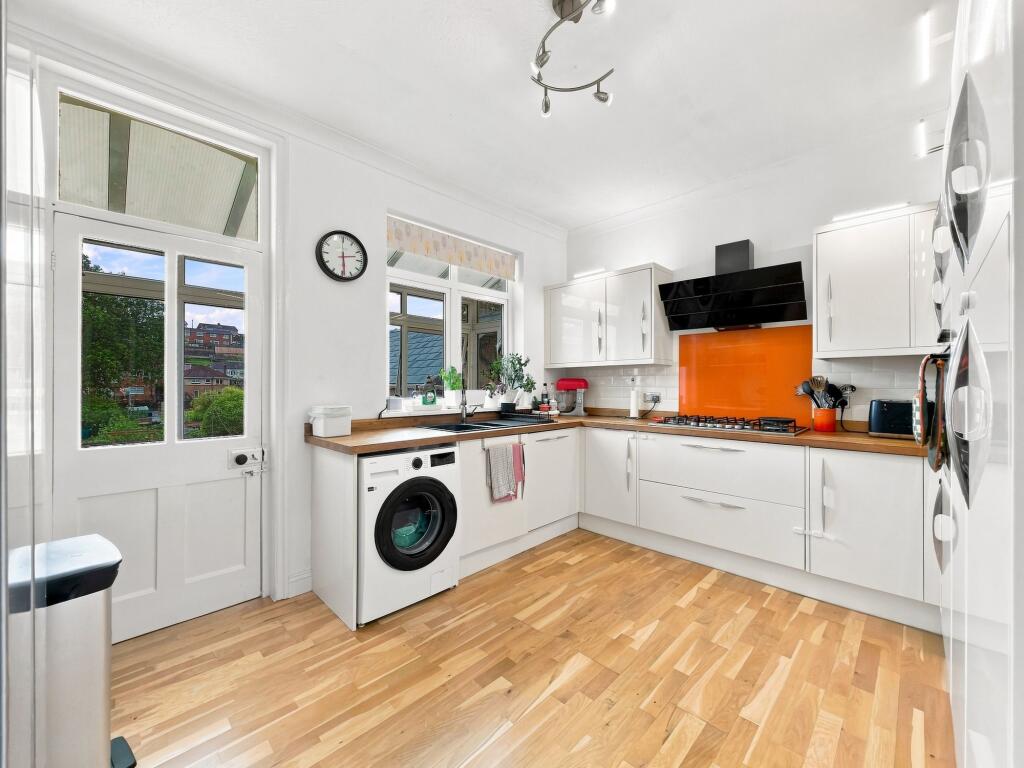 House in Newport - View 5