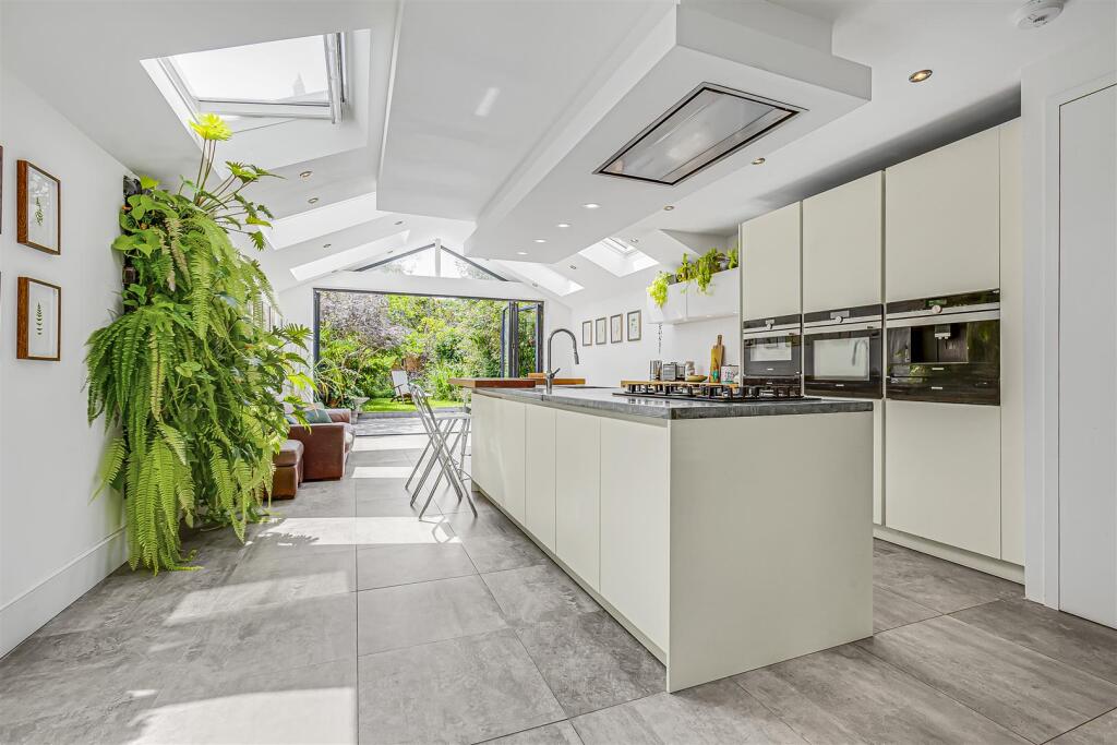 Main image of property: Kingsway, East Sheen, SW14