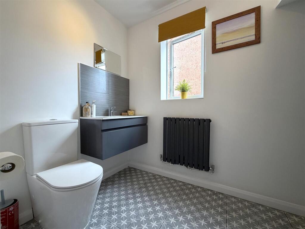 House in Newark, Fernwood - More
