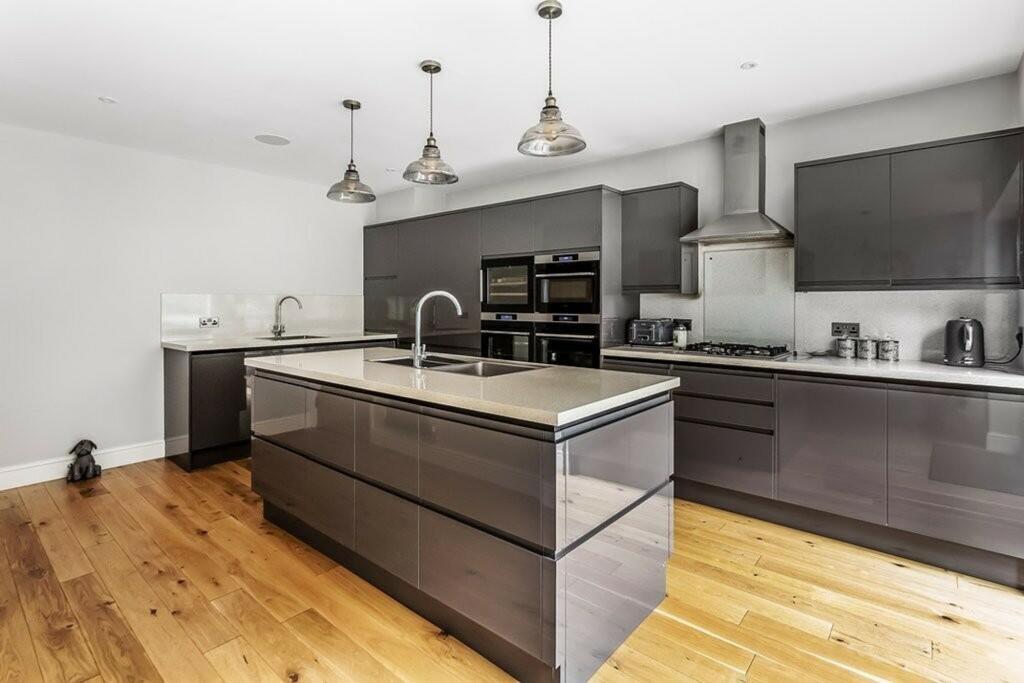 House in Mole Valley, Surrey - More