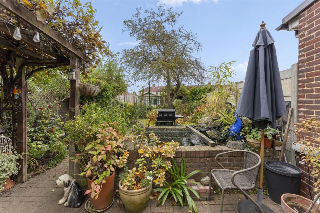 Selan Gardens, Hayes photo 4