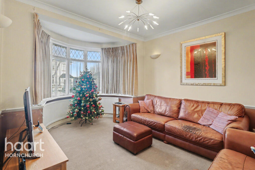 Crystal Avenue, Hornchurch photo 3