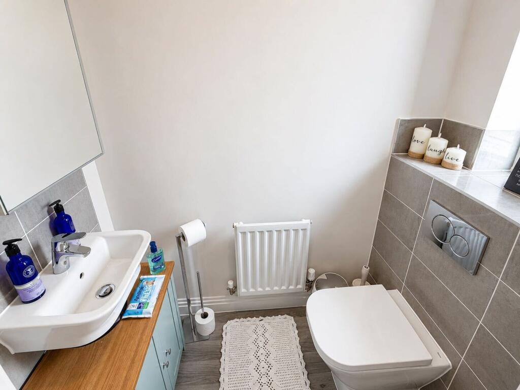 House in Rugby, Houlton - More